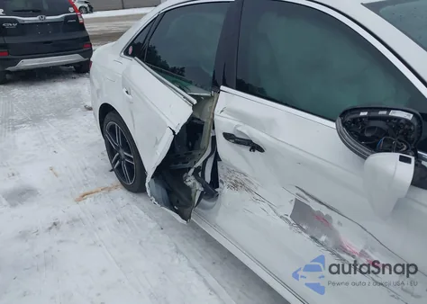 2017 Audi A4 2.0T Premium z USA, uszkodzony, nr VIN WAUENAF48HN010178